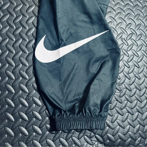 Women’s Nike swoosh black jogger pants - Picture 5 of 14